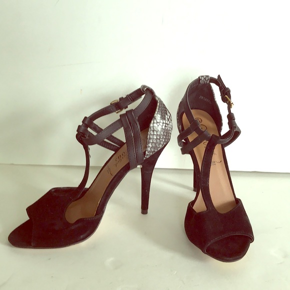 High heels shoes by Your Feet look Gorgeous High heels shoes by Your Feet look Gorgeous